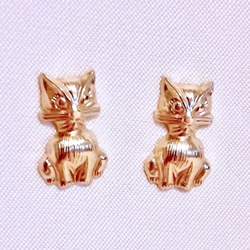 💲SALE💲 🎉3XHP!🎉  Solid 14K Yellow Gold Cat Earrings